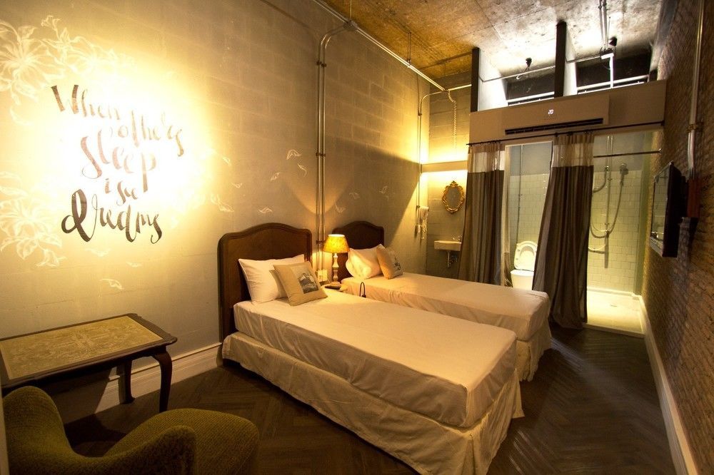 Oneday Hostel Sukhumvit 26 Bangkok Esterno foto