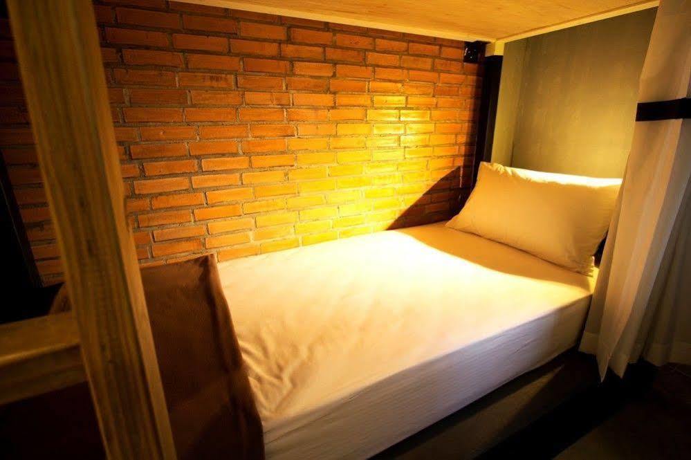 Oneday Hostel Sukhumvit 26 Bangkok Esterno foto