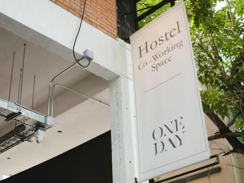 Oneday Hostel Sukhumvit 26 Bangkok Esterno foto