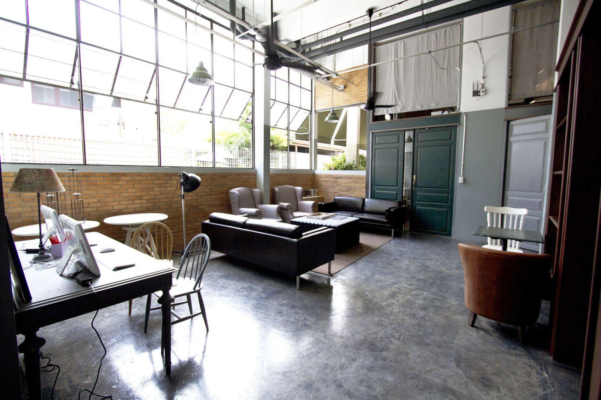 Oneday Hostel Sukhumvit 26 Bangkok Esterno foto