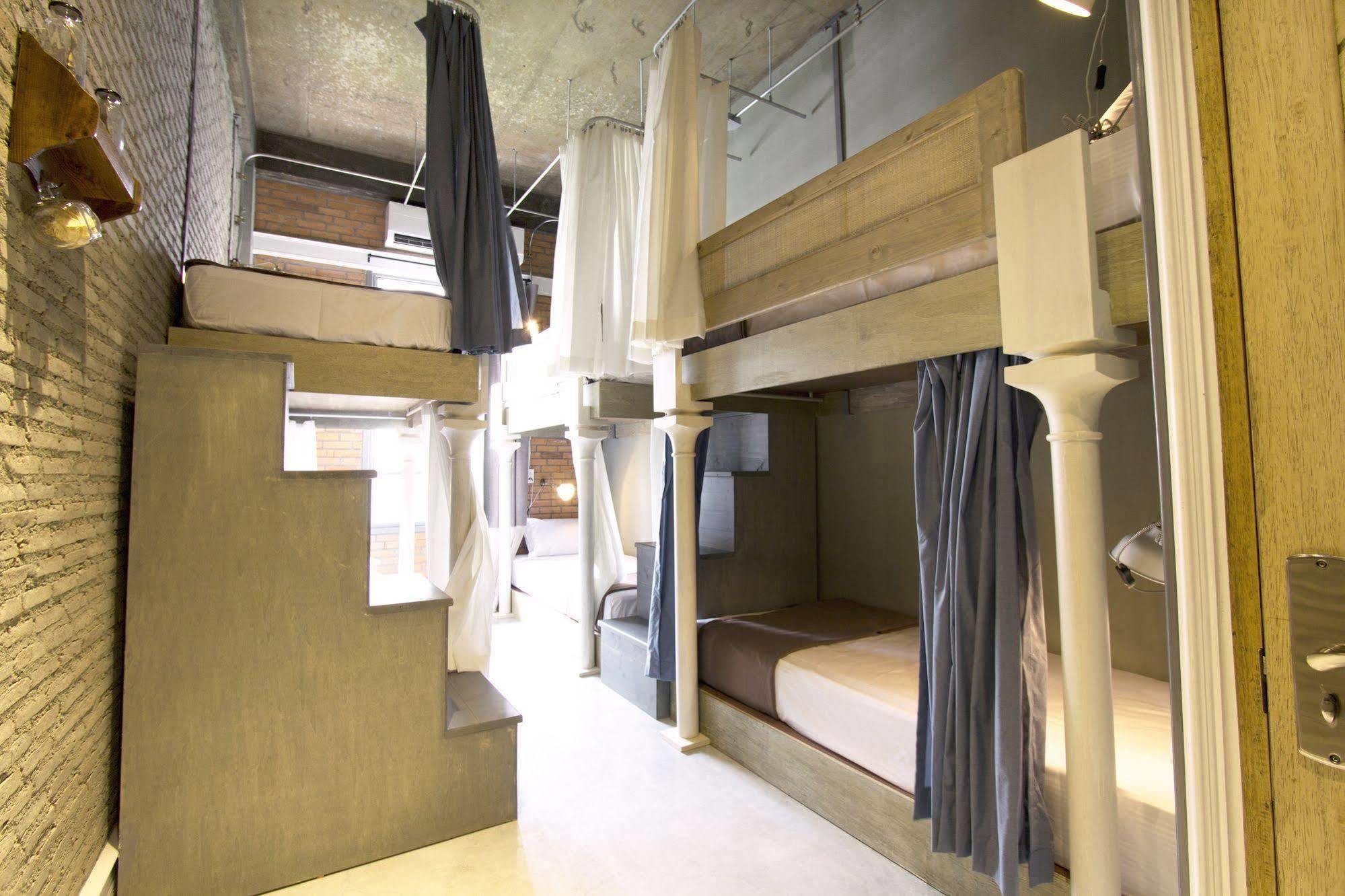 Oneday Hostel Sukhumvit 26 Bangkok Esterno foto