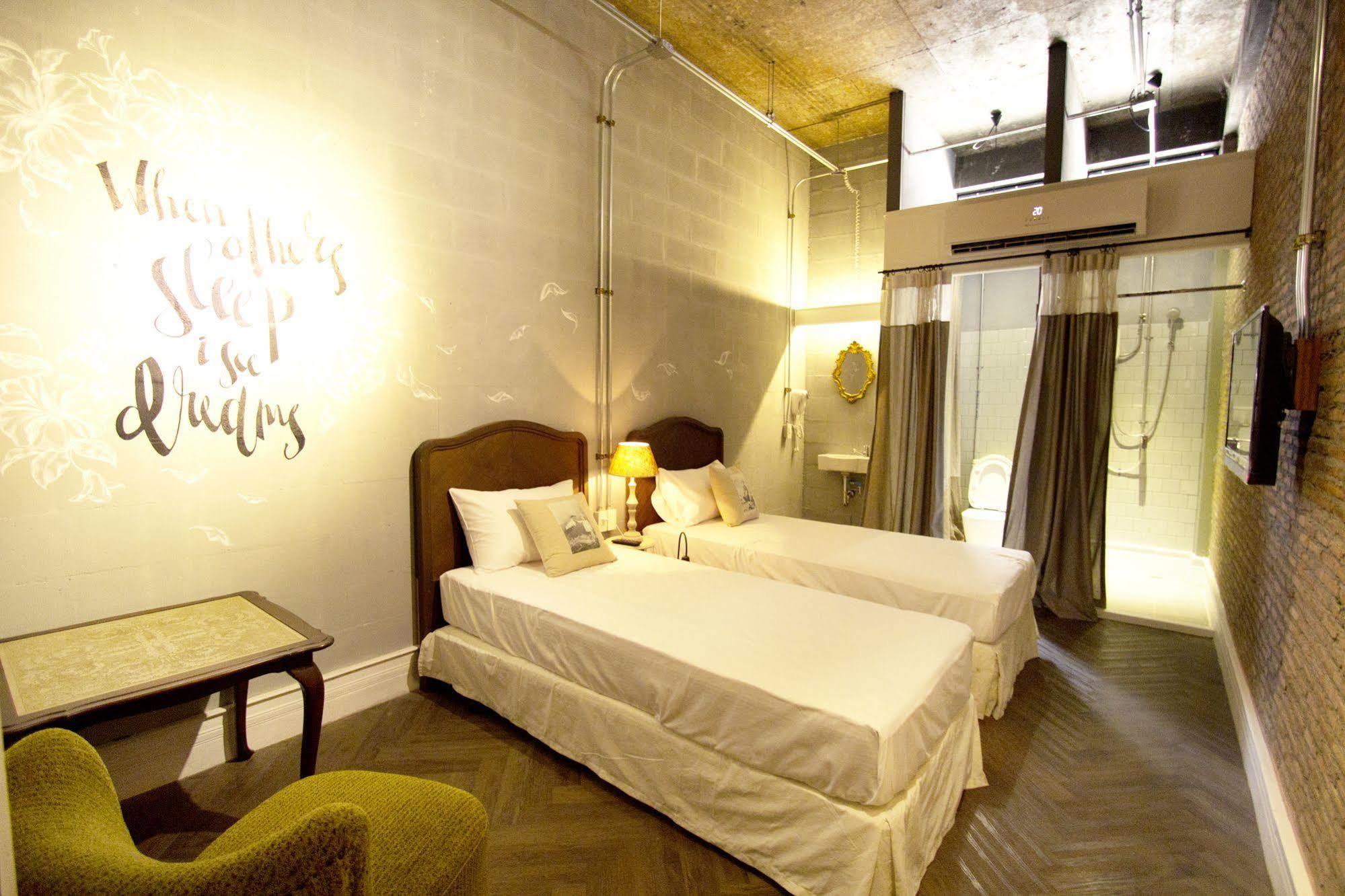 Oneday Hostel Sukhumvit 26 Bangkok Esterno foto