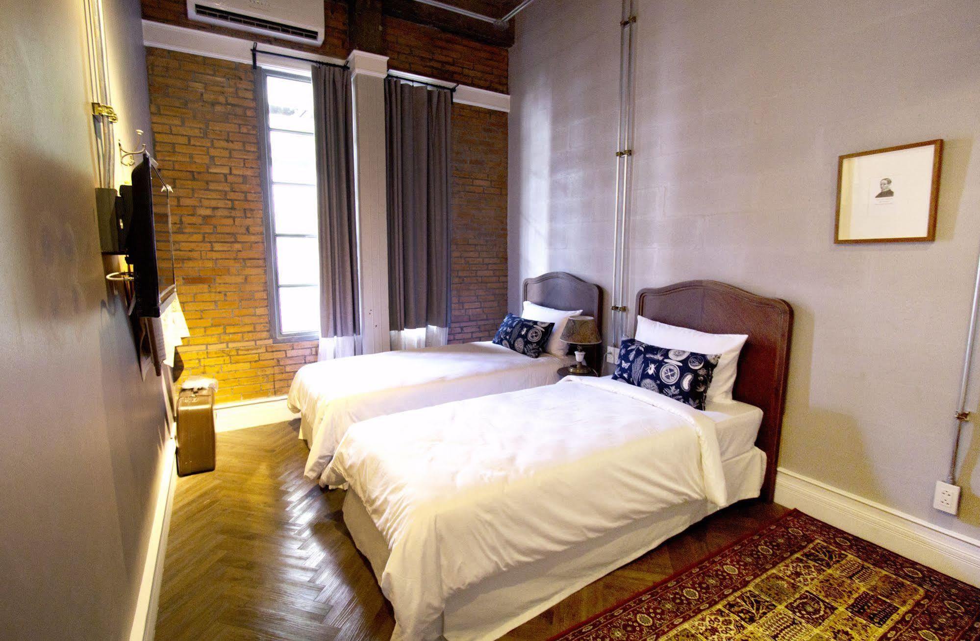 Oneday Hostel Sukhumvit 26 Bangkok Esterno foto