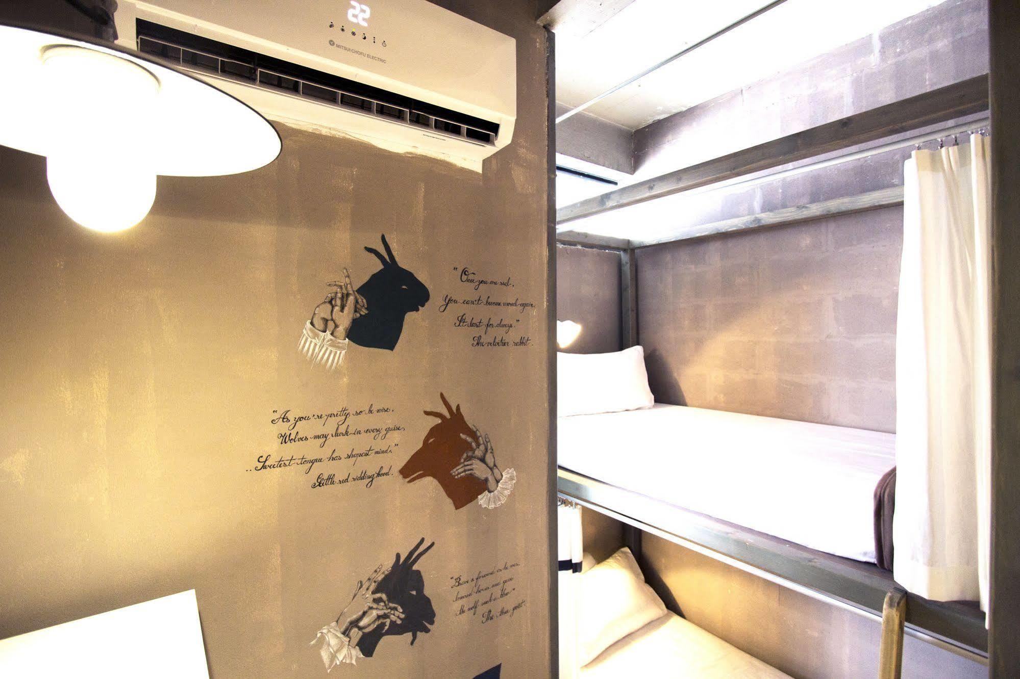 Oneday Hostel Sukhumvit 26 Bangkok Esterno foto