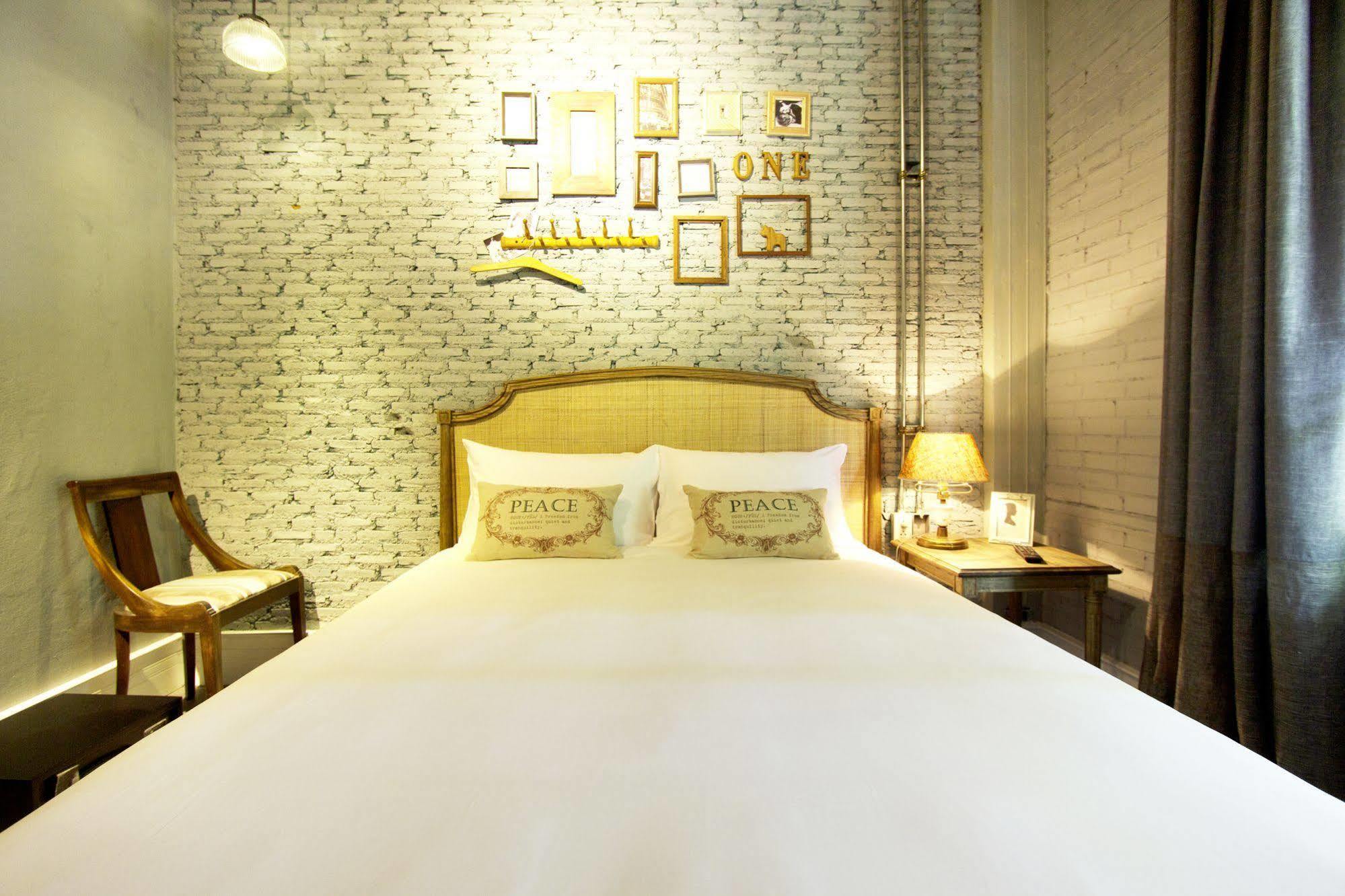 Oneday Hostel Sukhumvit 26 Bangkok Esterno foto