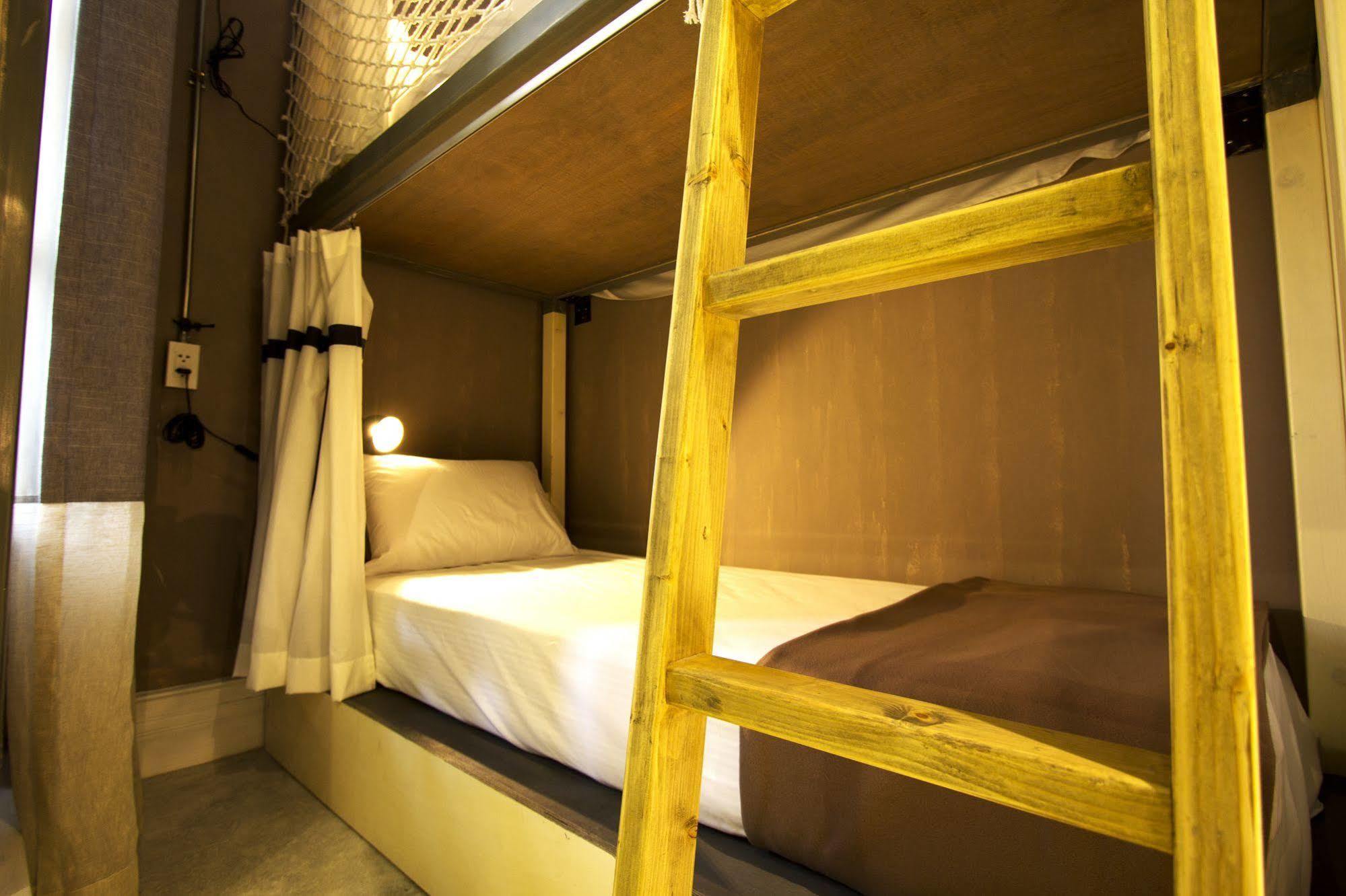 Oneday Hostel Sukhumvit 26 Bangkok Esterno foto